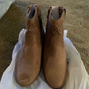 Report laser cut booties